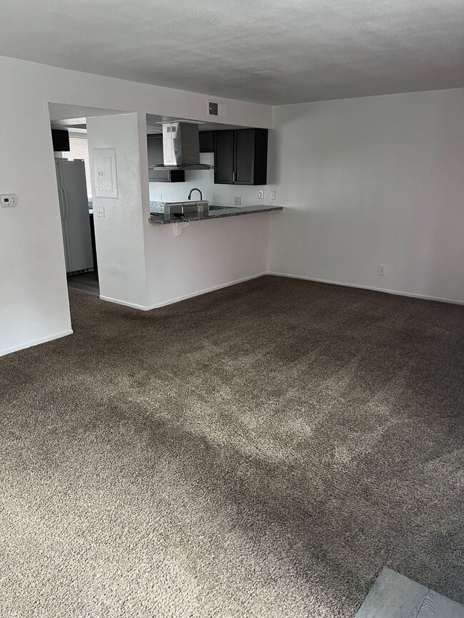 Photo - 3 Bedroom 2.5 Bath Bruce & Stewart