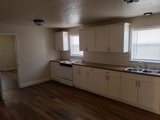 Photo - 1505 S Main Ave