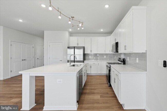 Photo - 148 Huntwell W Ave