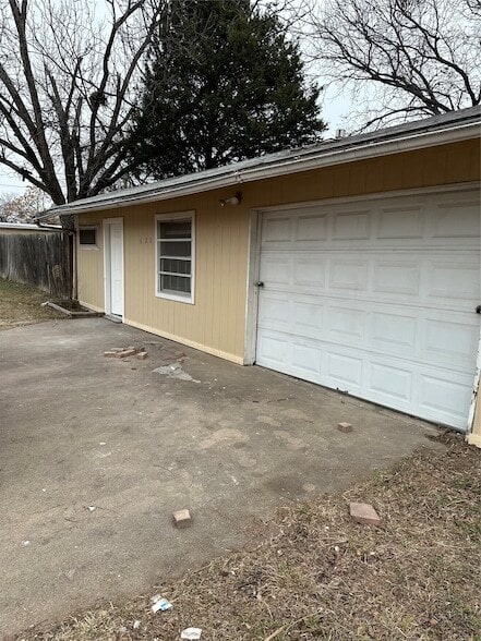 Photo - 620 N Nursery Rd