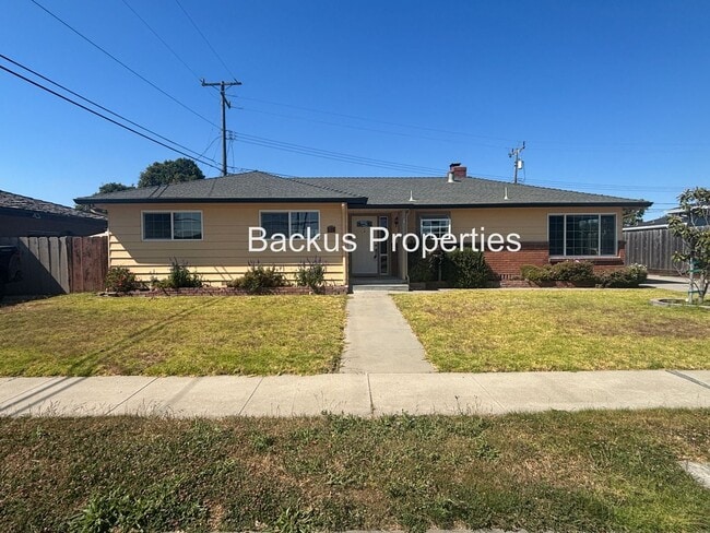 Building Photo - 209 La Mesa Dr Rental