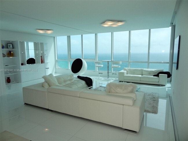 Building Photo - 100 South Pointe Dr Unit 3105 Rental