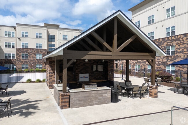 Área de piscina - Varsity House Gainesville