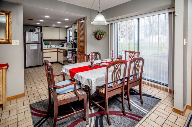 2 Bed & 2 Bath Condo - 2 Bed & 2 Bath Condo