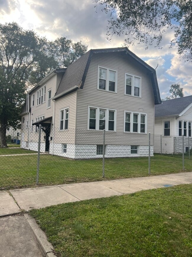 Building Photo - 11530 S Wallace St Rental