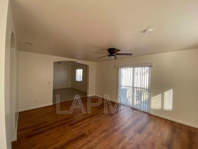 Photo - 762 W 21st St