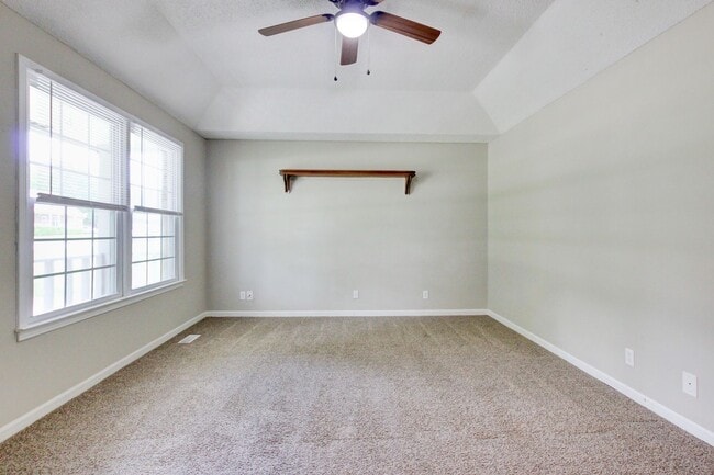 Photo - Charming Home With Spacious Living Room and Eat In Kitchen