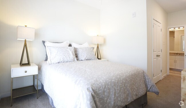 3BR/3BA -1300SF