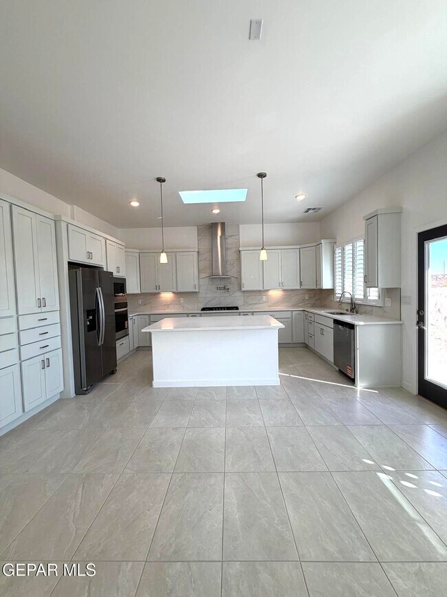 Photo - 13912 Garforth Ave