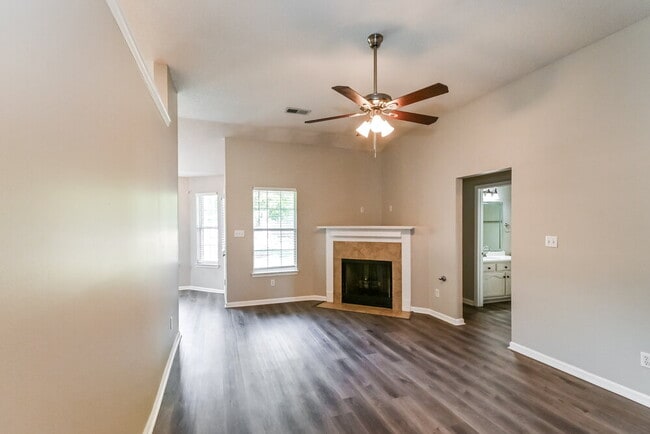 Photo - 3123 Conger Ct W