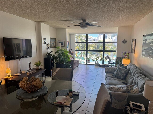 Photo - 200 Leslie Dr Unidad 317