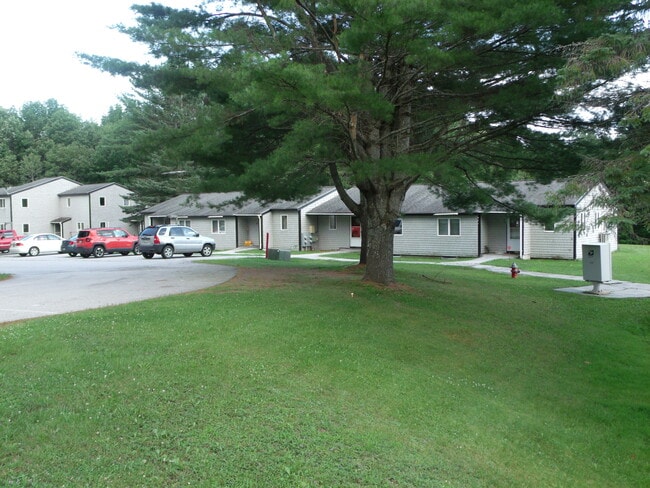 Photo - 930 W Main St Apartments Unit 4