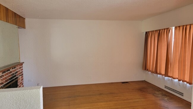 Photo - 454 E 55th Ave