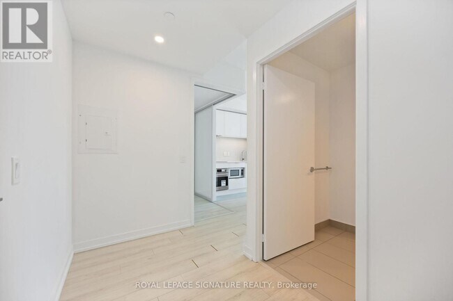 Photo - 33 Helendale Ave Unité 2404