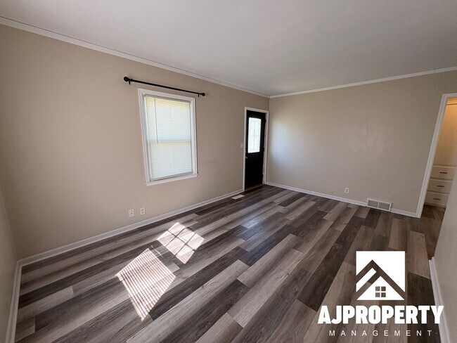 Photo - 809 E Presentation St