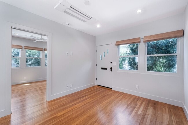 Photo - Beautiful 1 bed / 1 bath bungalow-style apartment now available! Unit 2545