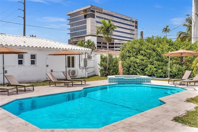 Photo - 703 NE 7th St Unit 5