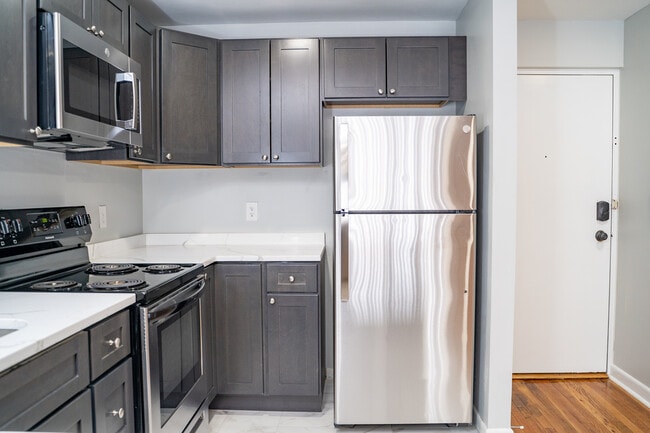 4-3B Kitchen - Kenmore Apartments