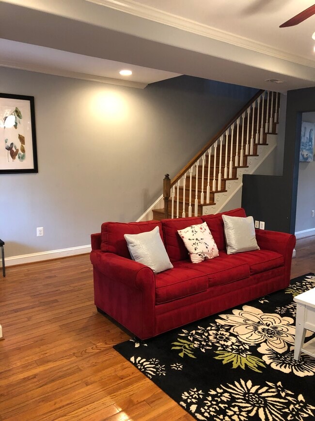 Photo - 734 Quincy St NW