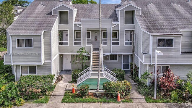 Building Photo - 3453 NW 44th St Unit 202 Rental