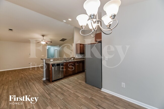 Photo - 215 Coosawatchie St