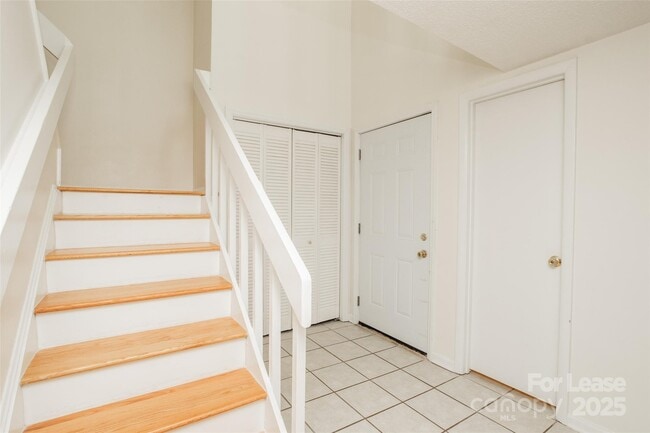 Photo - 3209 Windbluff Dr