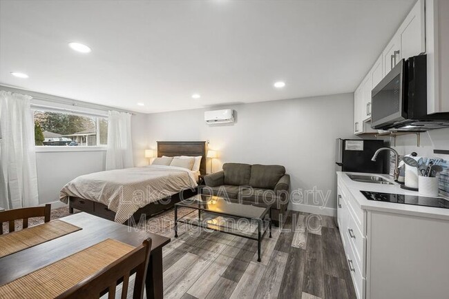 Building Photo - 1017 N 12th St Unit AIRBNB Rental