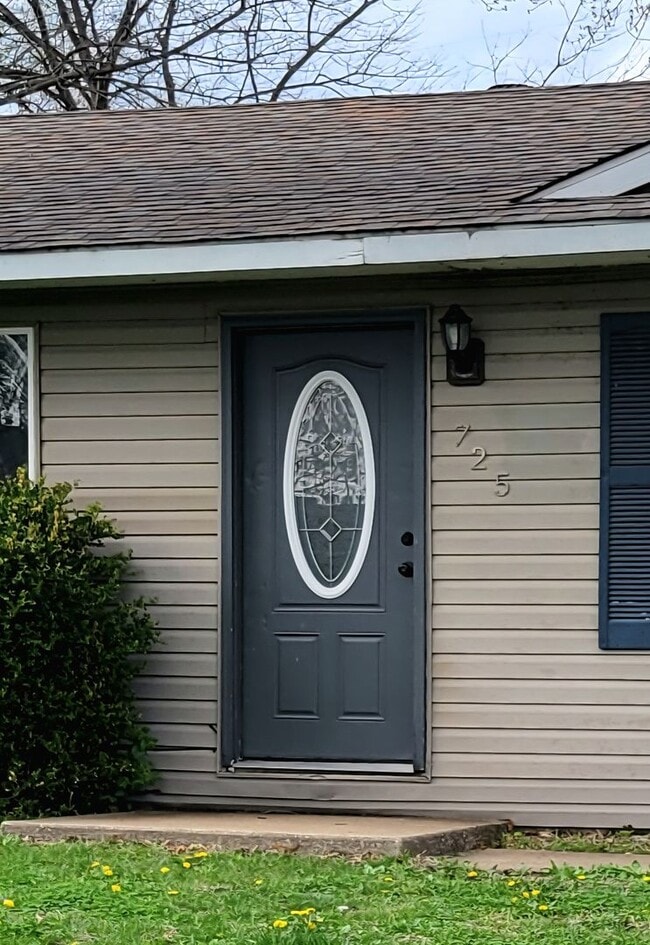 Photo - Renovated and Move In Ready...725 Ashland, Mitchell, IL 62040