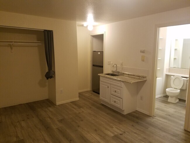 Photo - 1118 N Forest