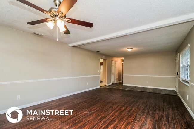 Photo - 1655 Margaret St