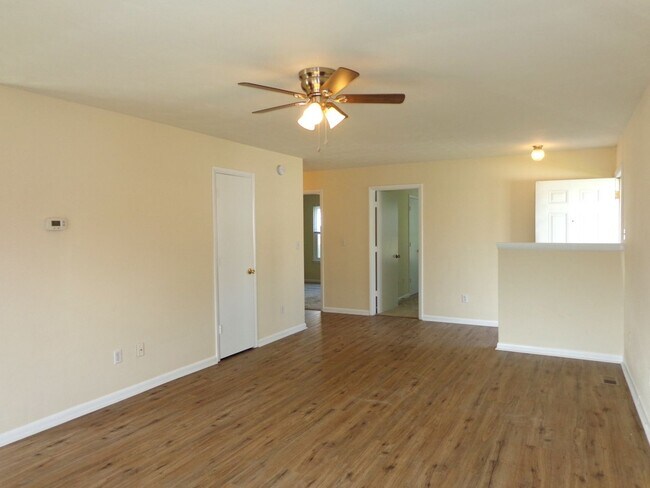 Photo - Coronet4636 Unit #A