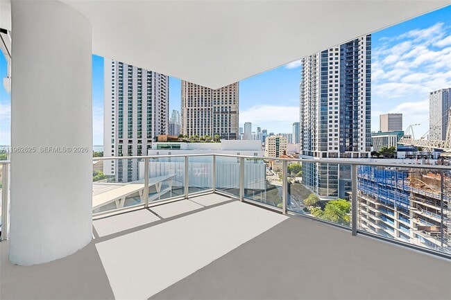 Photo - 851 NE 1st Ave Unidad 1012