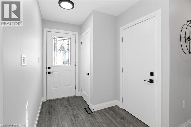 Photo - 254 W 31st St