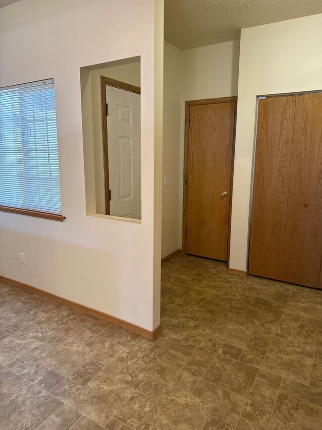 Photo - 210 10th St W Unit 210