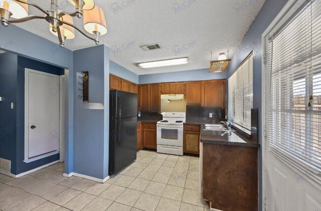 Photo - 800 Bluebonnet Dr