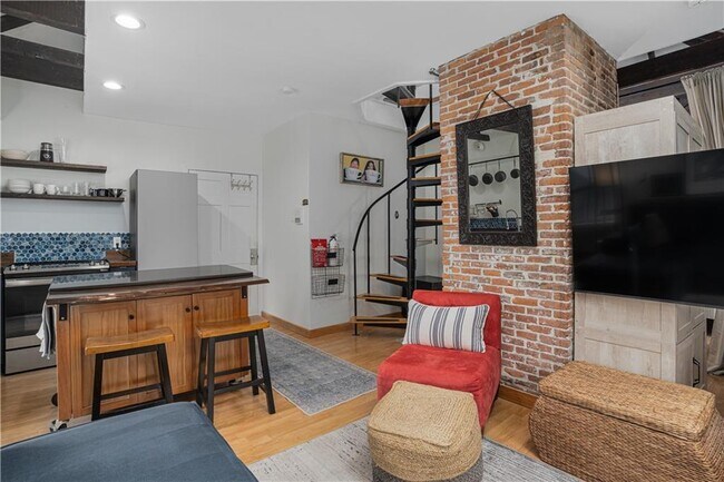 Photo - 35 Pelham St Unit PHE