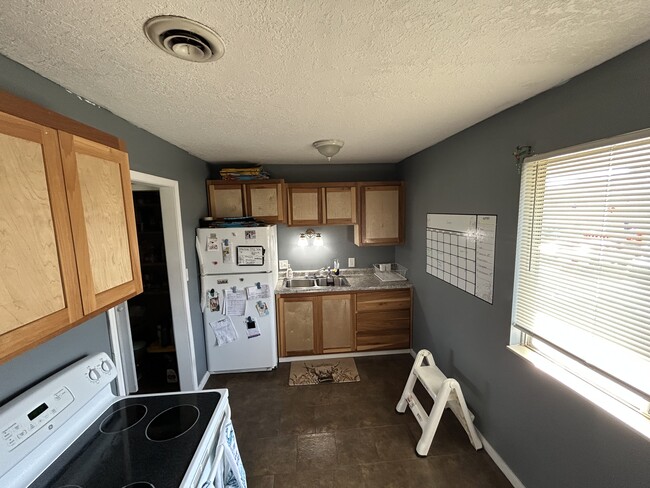 Building Photo - 2275 N Cable Rd Unit Gatehouse Condo -  94