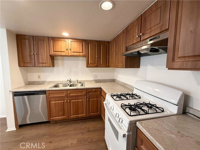 Photo - 14307 Foothill Blvd Unidad 6