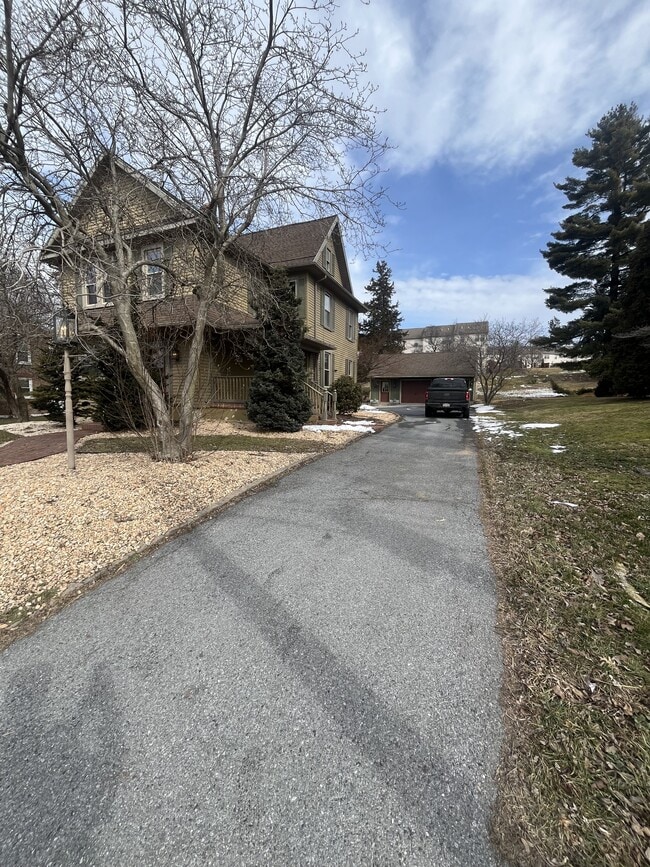 Photo - 4276 Division Hwy