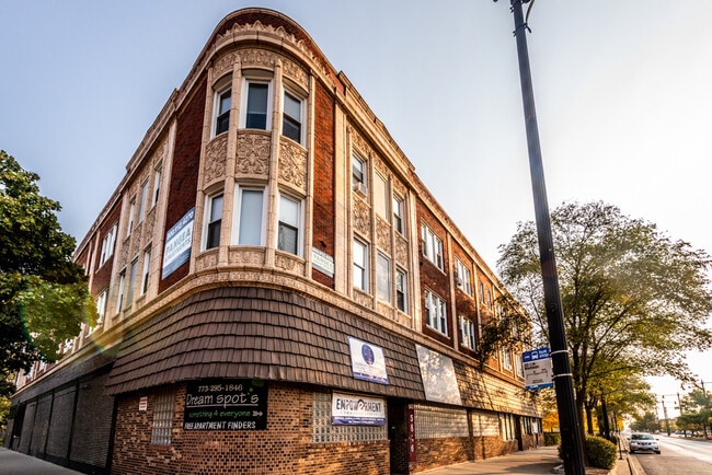 5836 W Madison