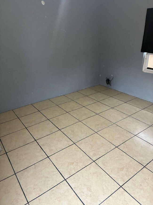8516 Hendrix Ave Unit 2