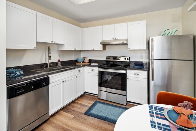 Premium Plus Kitchen! - Manchester Lakes