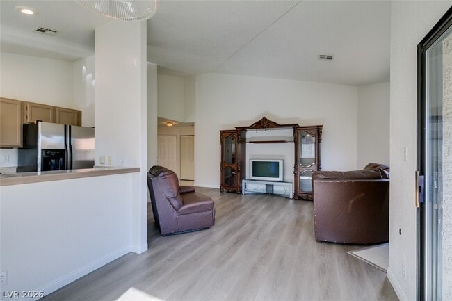 Building Photo - 5054 S Rainbow Blvd Unit 202