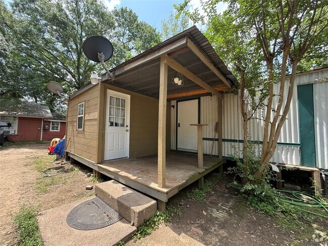 Building Photo - 519 Lilly Blvd Rental