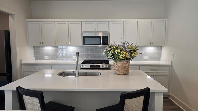 Photo - 4517 Broadwick St