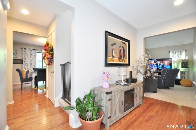 Photo - 16 Applewood Ln Unit 16