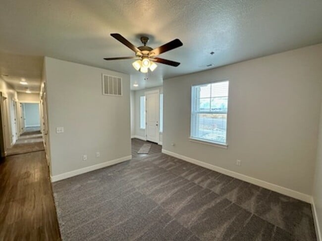 Photo - Bright 3 bed Condo with Pool, HOA, and Great Amenities!!