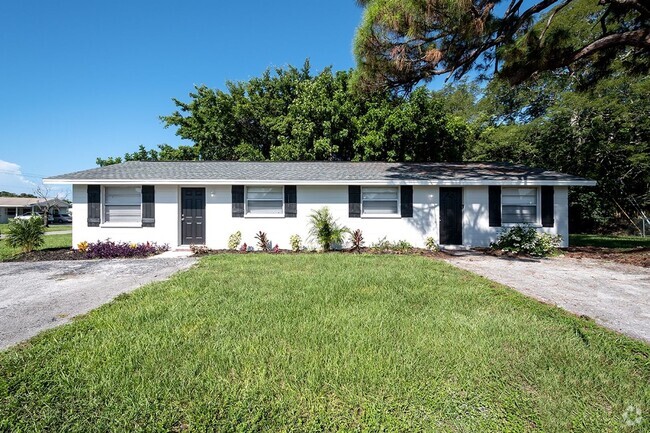 Building Photo - MAVEs VACA 6434-6436 5th St W. Bradenton 3... Unit 6436 Rental