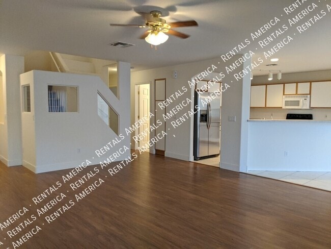 Photo - 895 E Lakeview Dr