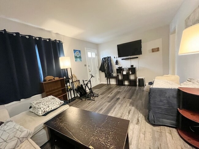 Photo - 2950 Des Plaines Ave